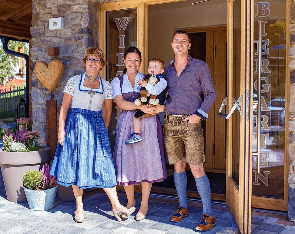 Wirtshaus Liebe Heimat &ndash;&nbsp;Biergarten im Sommer, heimelige Stuben im Winter