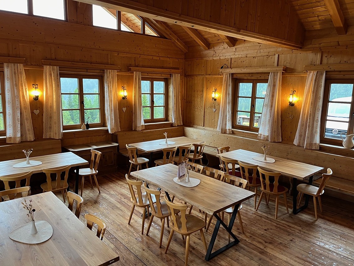 Hämmermoosalm in Leutasch – Prost, Mahlzeit und „griass enk“ beim Wirtshaushausführer Bierwirt